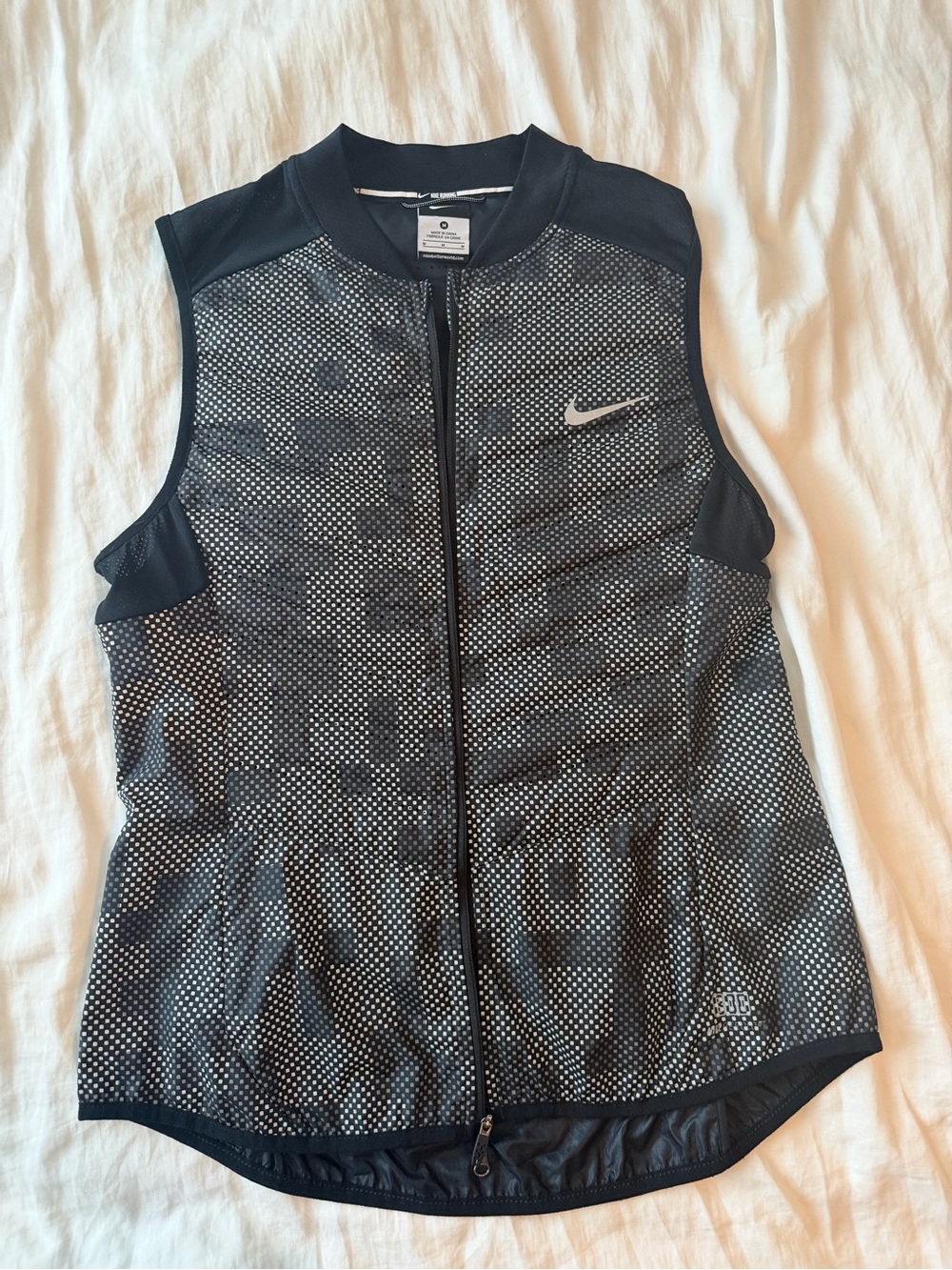Nike Aeroshield Women's Black Reflective Sleeveless Running Vest! Brand New